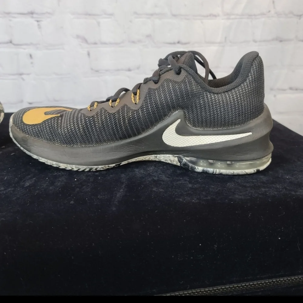 Nike Youth Air Max Infuriate 2 Black and G…